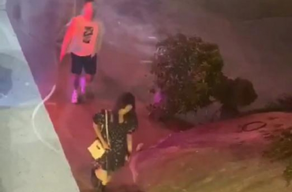 金晨和张继科深夜逛街疑恋情曝光，知情人否认：在录节目而已