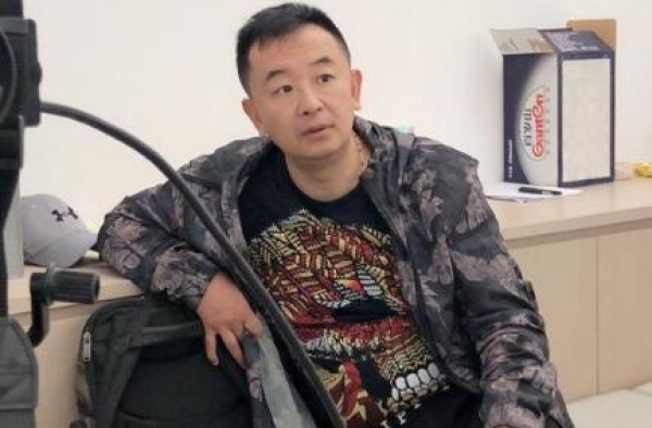 黄海波复出无望开演员培训班，和昔日春晚女笑星合伙，为生活努力