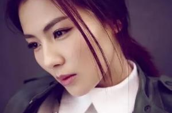 刘涛深夜伤感父亲去世：人到中年，越过山丘，却发现无人等候
