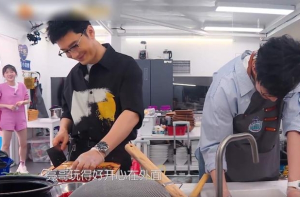 难得忙一次的黄晓明上演了翻车事故，划水的人设已经坐实