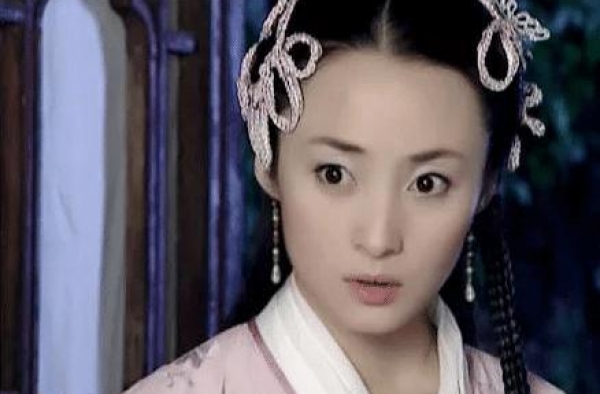 以前的古装美人用绳子当项链都很美，现在的造型价值不菲却辣眼睛