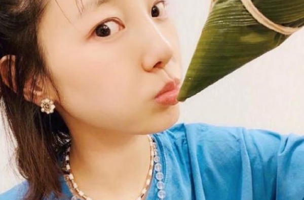 白百何晒果皮照，自称许了一个愿望，疑似回应陈羽凡与女友秀恩爱