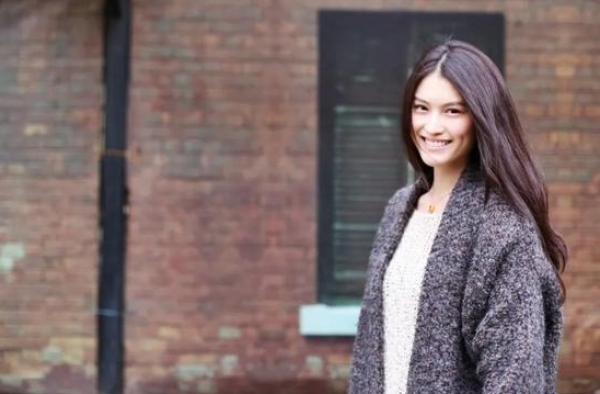 中国“最丑”超模吕燕，嫁入法国豪门，7岁混血儿子颜值超高