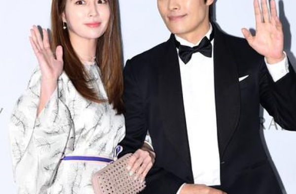 李秉宪、李珉廷罕见隔空晒恩爱　夫妻同一视角 放闪了