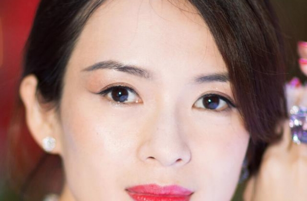 杨颖称不想拍综艺一事无成，因演技受指责，章子怡点赞后激动异常