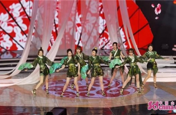 SING女团《全球中文音乐榜上榜》首度打榜电子国风《幻变》