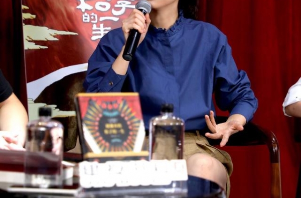 张静初主演舞台剧版《被嫌弃的松子的一生》，表演比电影版诗意