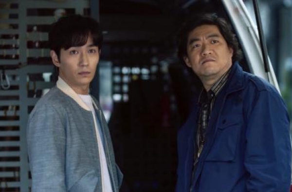 他曾是04年《超级男声》冠军，因参演《重启之极海听雷》而走红