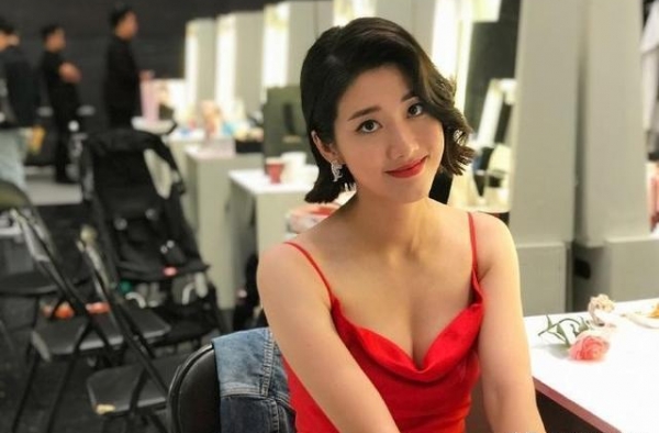 演技不足以胜任女主？TVB小花连累剧组超时工作，男主片场发火