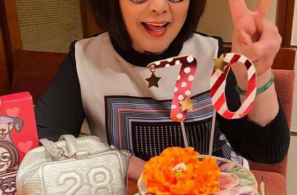 老戏骨李司棋过70大寿，汪明荃留言祝福，网友赞她年轻似18