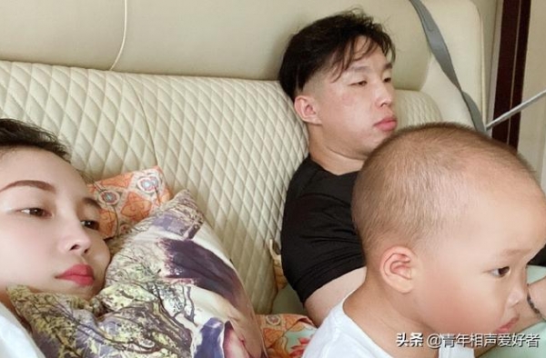 德云社团综烧饼暖心一幕，哄孩子睡觉打动网友，活该是人生赢家