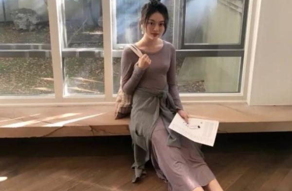 从网红鼻祖到京圈顶级艺术名媛，晚晚的上位史堪比邓文迪