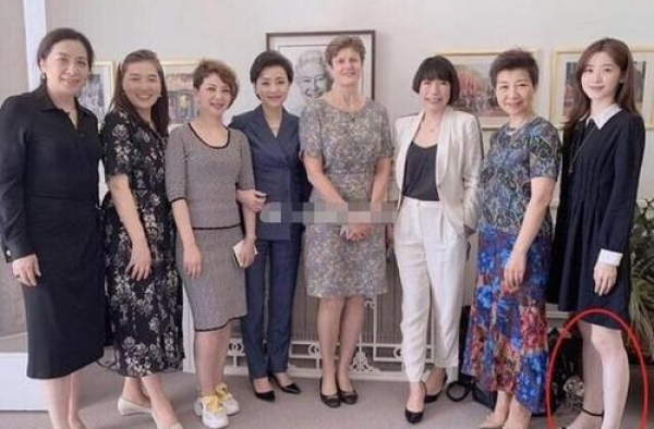 网友群嘲：今时不同往日。被低估的奶茶妹妹章泽天