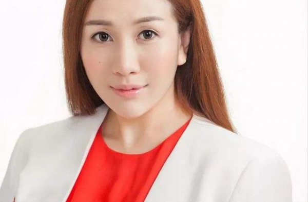 何超盈30岁生日：成功瘦身了却没能在赌王100岁时办婚礼