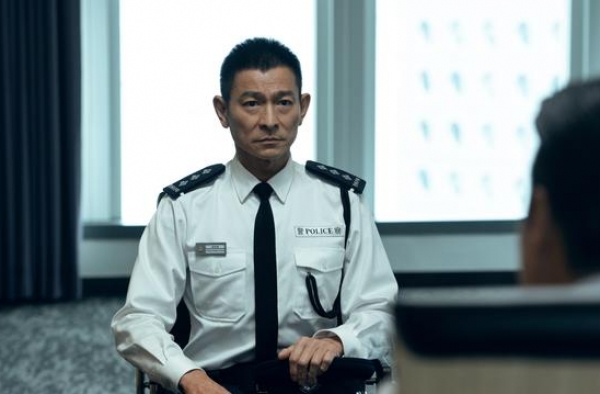 《拆弹专家2》曝“谜团版”预告，刘德华新角色正邪成谜