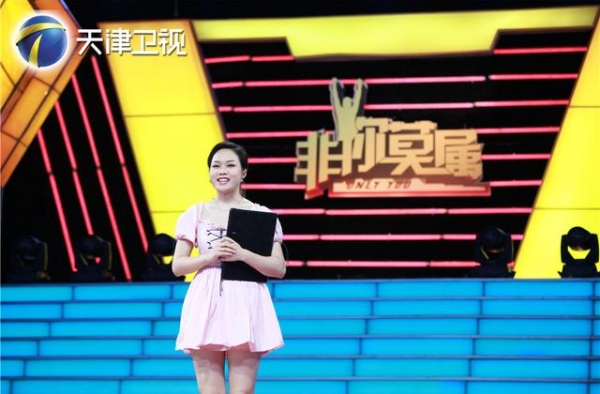 欧美风女孩为求职变身甜美小公主，现场激动见“偶像”？