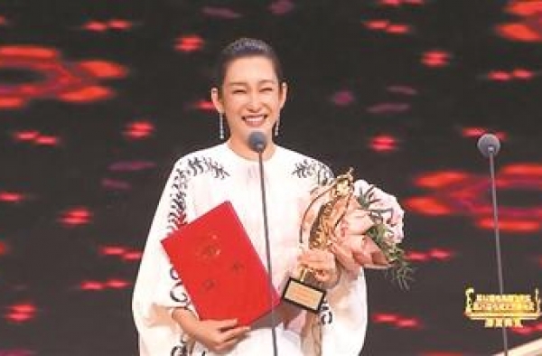 何冰秦海璐分获优秀男女演员奖