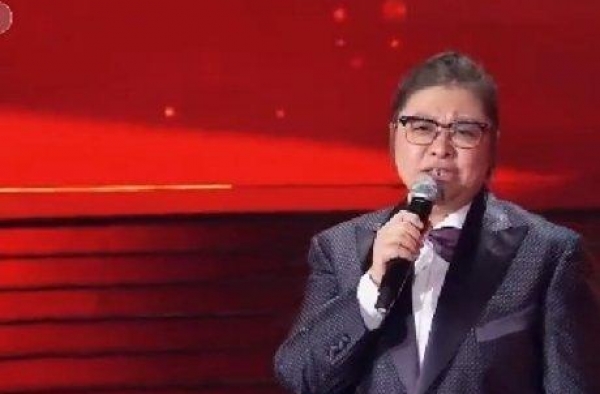韩红真的瘦了！身材变化太明显，近照显老态快认不出