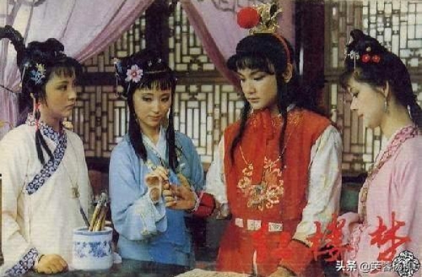 两版“晴雯撕扇”：安雯设计了几种不同撕法，杨幂说怎么撕不重要