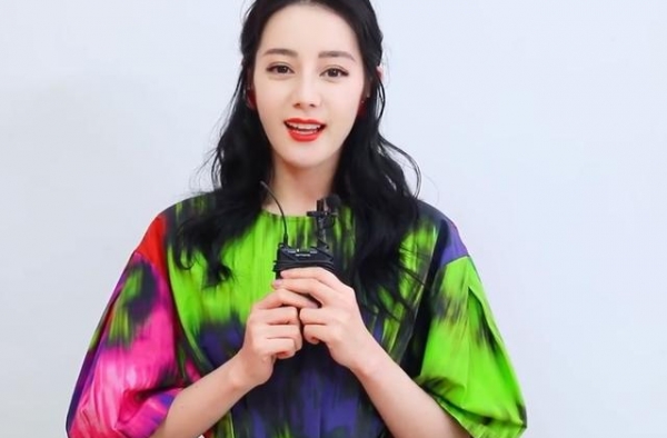 迪丽热巴任嘉伦云朵同台演出，去掉美颜滤镜后，真实颜值一望而知