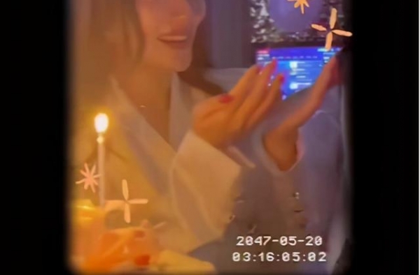 李小璐39岁生日十分热闹，礼物堆成山，甜馨尽显疲意引人心疼