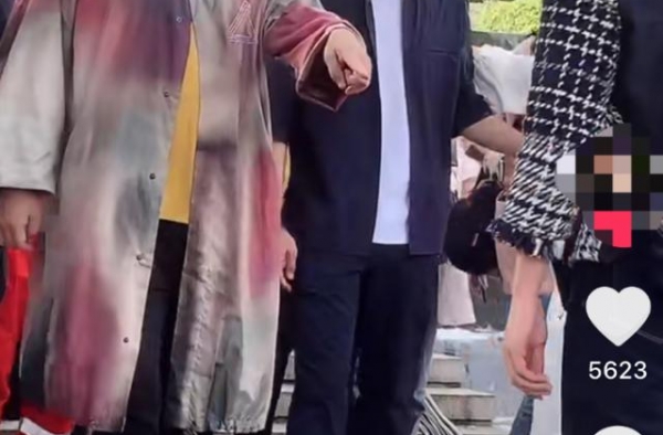 超强美颜滤镜下，徐峥，张译和胡彦斌变成锥子脸，网友：瘦成螳螂