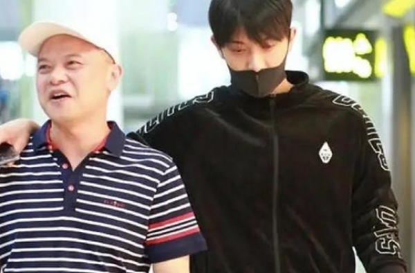 父亲去世后的第一个中秋，黄子韬突然“炫富”，充斥着金钱味道