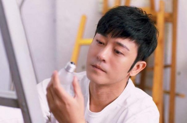 亲妈干妈没捧火他，40岁了演技被大家认可，对娇妻用情至深