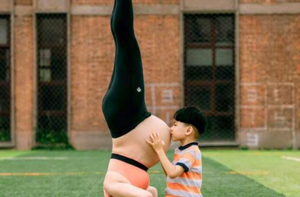 进军娱乐圈最成功的奥运冠军刘璇，41岁高龄产女，孕肚倒立劈叉