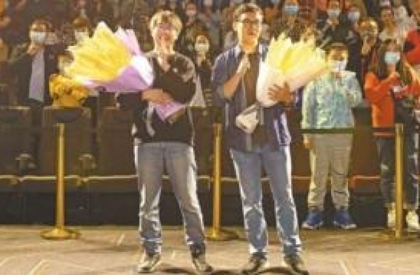 导演在汉回应：一瞬间用光十年冒险精神