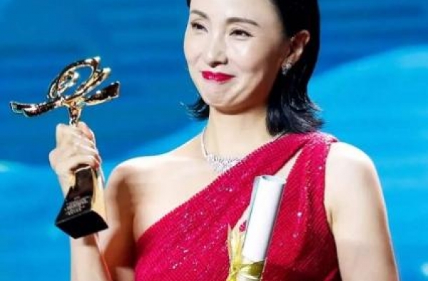 陶虹又得奖了，她和徐峥正是强强联手，珠联璧合
