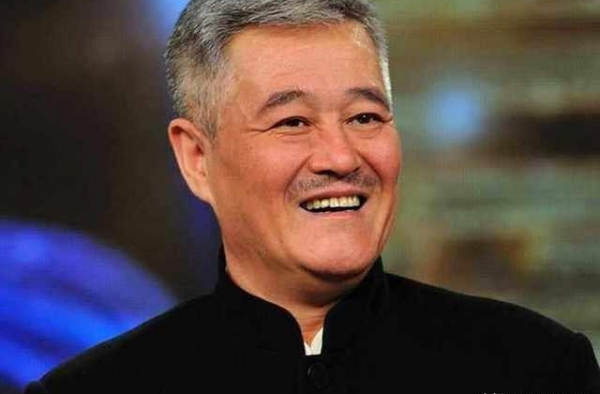 赵本山老婆搞起了直播，小儿子曝光，那小嘴儿和赵本山太像了