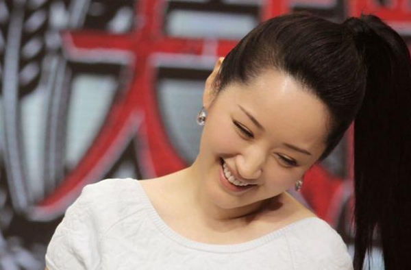 “玉女”杨钰莹：从甜歌天后到被迫退圈，到底经历了什么？
