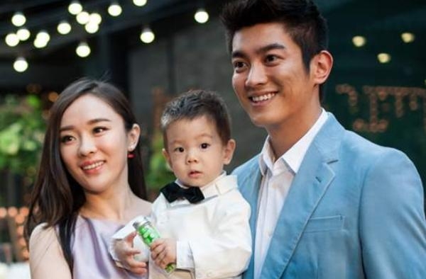 当众强吻黄渤示爱甄子丹，和黄奕明面互撕，姐弟恋被宠成小女人