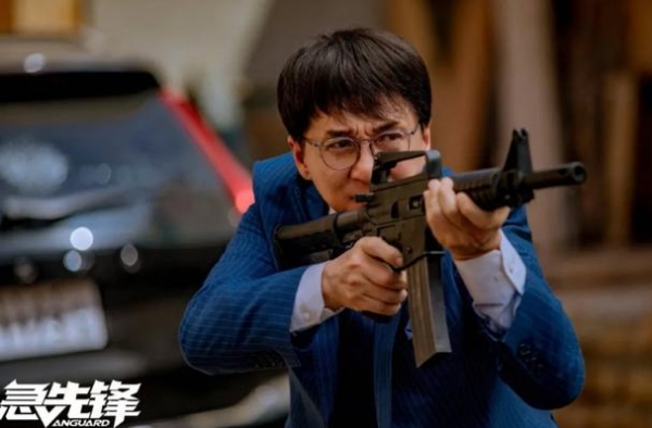 8天两亿！为何66岁成龙使出看家本领，急先锋还是国庆档败北？