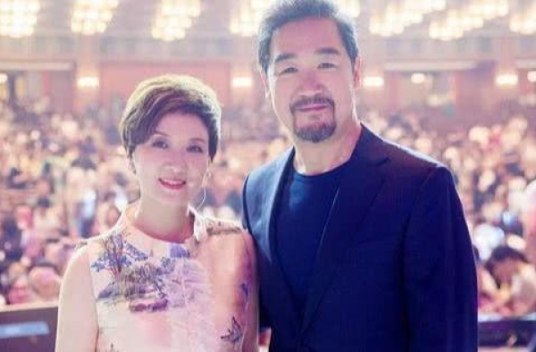 看看张国立的房产吧，堪比皇宫般气派！网友：要不再看看他儿子