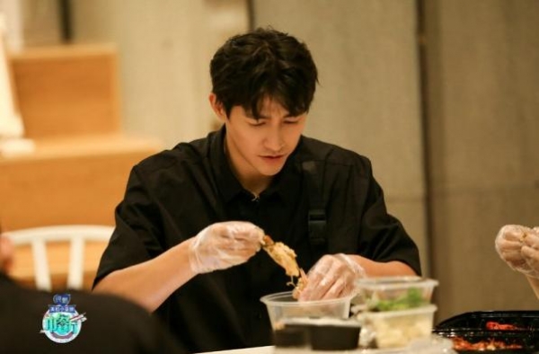 《中餐厅4》“鲜厨四子”李子峰化身美食猎人