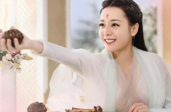热巴入围海外电影节最佳女主奖，一公布就被嘲讽，金鹰奖影响太大