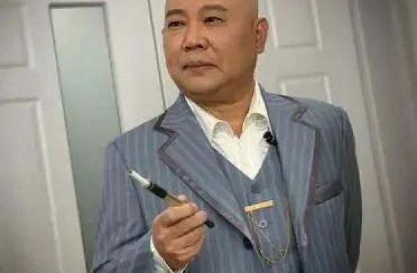 郭德纲新造型，帅呆了！