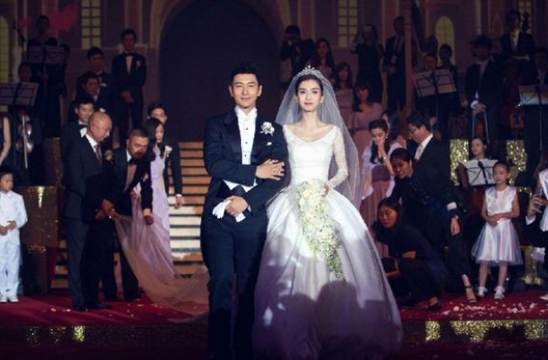 曾经的恩爱夫妇，如今却形同陌路，黄晓明和杨颖到底怎么了？