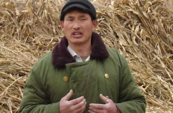 大衣哥儿媳妇直播首秀，一夜涨粉20万，这是要进军网红界吗？