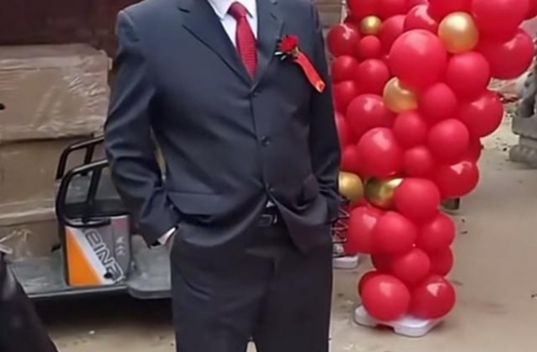 打的一手好算盘！“大衣哥”儿媳从中医院离职，准备直播做网红