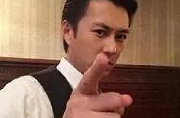 反转不断，六旬阿姨恋上“靳东”背后的故事竟然这么多.
