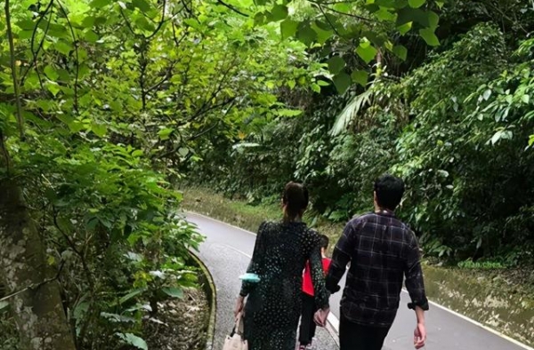 40岁的陈乔恩带男友见家长，得到了乔恩的妈妈认可
