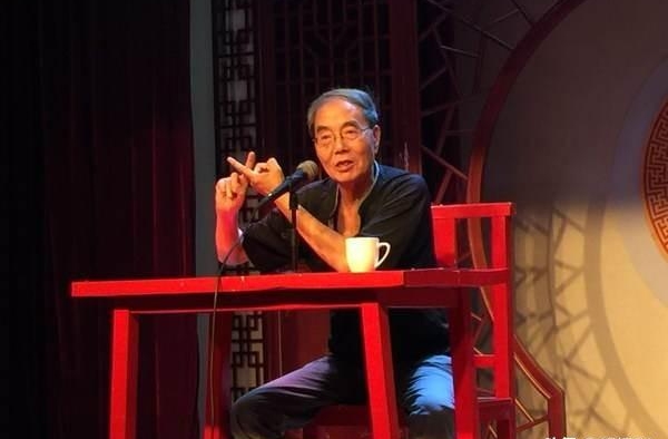 相声《搭档》常宝霆不想用白全福捧哏 常连安给了儿子一嘴巴