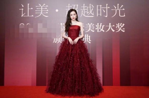 江铠同久违出席活动，脸部浮肿认不出，疑因破坏毛晓彤感情而沉寂