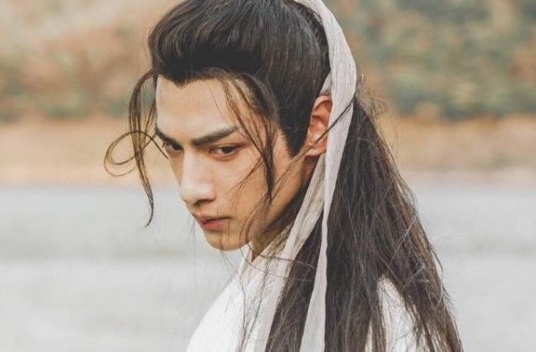 《半是蜜糖半是伤》还未完，罗云熙又一新剧来袭，女主比白鹿还火