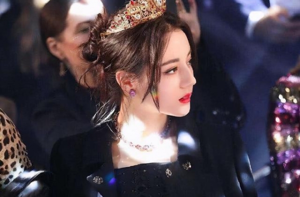 被坑惨？开幕式前清票，赵丽颖回第一，金鹰女神宋茜成第三，尴尬
