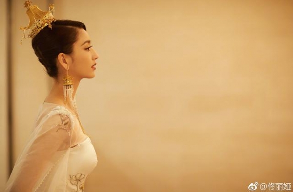 美女佟丽娅