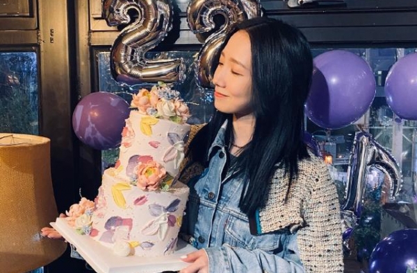 火箭少女：孟美岐的庆生趴体，合照就是一个小的娱乐圈